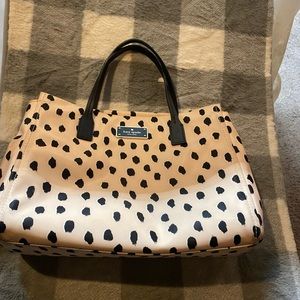 I am selling my Kate spade purse